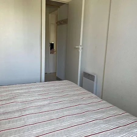 Apartment Avec Terrasse, Piscine Et A 5 Min De La A Juan Les Pins - Fr-1-252-185 *