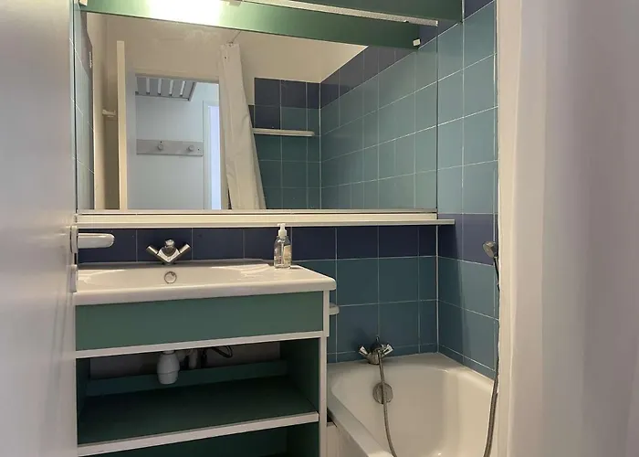 Avec Terrasse, Piscine Et à 5 Min De La à Juan Les Pins - Fr-1-252-185 Antibes